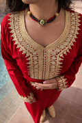 A closer look at exceptional artistry. The deep V-neckline is adorned with high-definition gold thread-work, handcrafted to capture the light. This intricate detail highlights the perfect balance between traditional Moroccan heritage and modern sophistication.